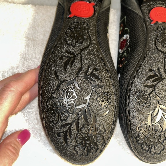 Born Women's Ballet Flat,Floral Embroidered Fabric-Leather,6 M,36.5 EU - Picture 11 of 16